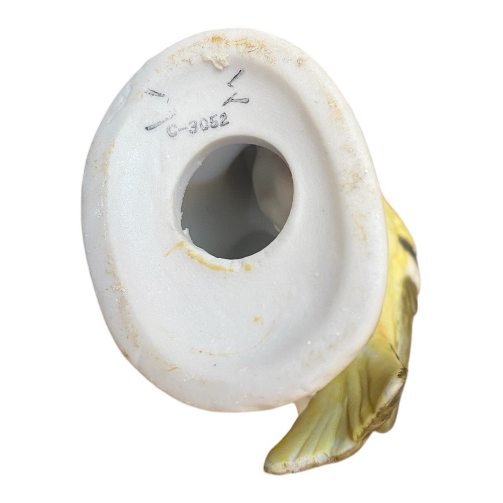 Vintage Ardco Japan Goldfinch Bird Figurine C-3052 Mid Century As-Is - Picture 7 of 7